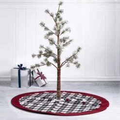 Glitzhome Multicolored Plaid Christmas Tree Skirt 0.25 In. -Glitzhome 6ad3fdec e489 4e4b 83de 220824e7cba1
